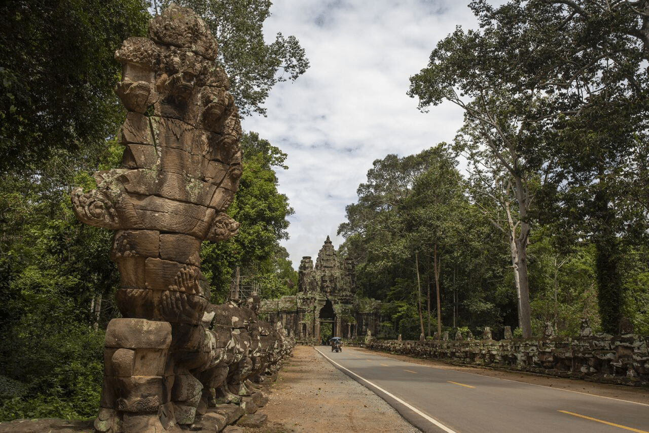 Experience Angkor Thom’s culture with guided tours